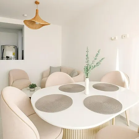 Sea Breeze Luxury Apartment